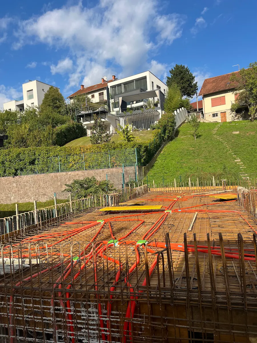Postavljanje cijevi u temeljnoj ploči